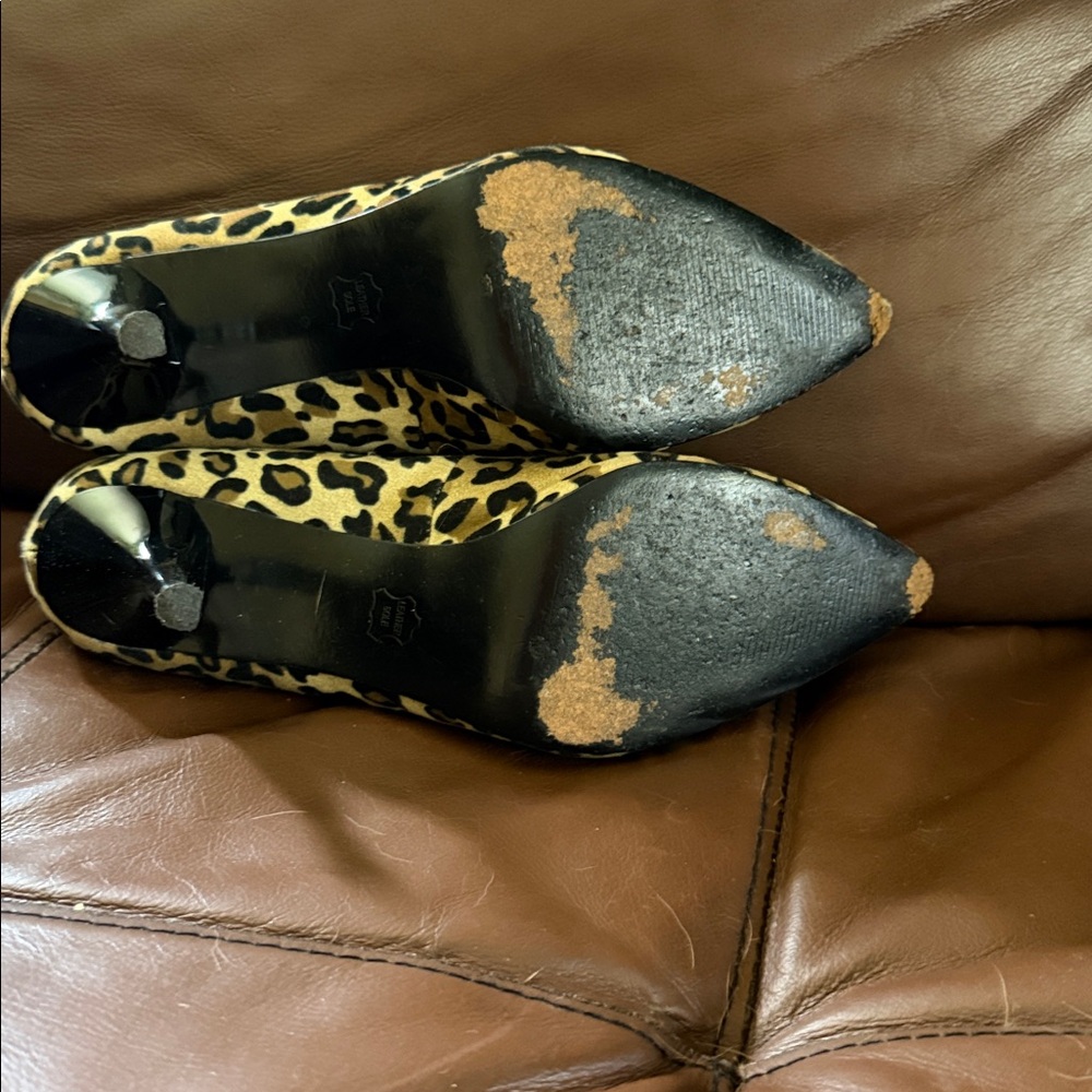 Nine West Leopard Print Pumps with Red Lining - Picture 2 of 3